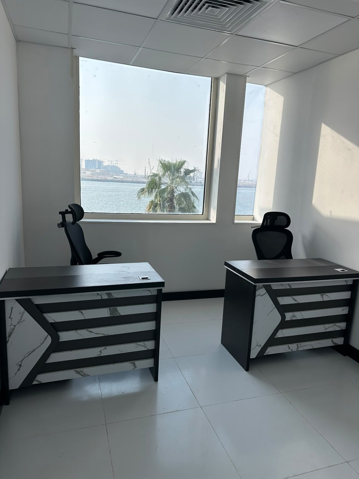 Furnished office suite with sea view